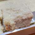 Bolo de coco gelado bem molhadinho com calda de leite de coco, para fazer a alegria de todos