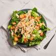 Salada Caesar proteica: a versão mais completa para quem busca saciedade sem abrir mão do sabor