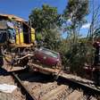 Homem morre após carro ser atingido e arrastado por trem em Minas Gerais