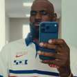 LeBron James aparece com a camisa dos EUA antes da Copa