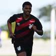 Athletico-PR encara Flamengo em confronto direto pelo Brasileirão