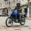 A aventureira de média cilindrada da Yamaha entrega 35 km por litro e traz suspensão reforçada contra crateras por 25 mil reais