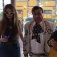 Repórter da GE TV é surpreendida por arma ao entrevistar mariachis no México; veja