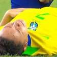 Dudinha sai de maca e chorando muito após dividida em amistoso da Seleção