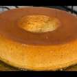 Pudim de banana super cremoso e fácil de fazer, que acompanha uma calda de caramelo incrível
