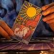 Veja como energizar e cuidar do seu baralho de tarot