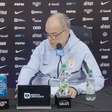 Bielsa recebe críticas por entrevista de 38 segundos em chegada do Uruguai ao México