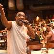 Ito Melodia comanda roda de samba na Feijoada do Teatro Rival