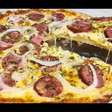 Massa caseira de pizza saborosa, fácil e rápida de preparar, perfeita para o jantar da família