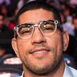 Alex Poatan minimiza principal arma de Ciryl Gane e o compara com Adesanya no UFC Casa Branca