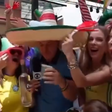Repórter da Globo bebe tequila ao vivo durante abertura da Copa do Mundo: 'Mãe, tô bem'