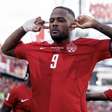 Larin celebra gol do empate do Canadá após sair do banco: "Momento especial"