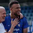 Mbappé recebe apoio de Deschamps: "Liberdade de expressão"