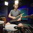 Clima de Copa: ex-goleiro Petr ech toca hino do Rock na bateria e ganha elogios