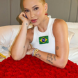 Virginia Fonseca recebe buquê gigante no Dia dos Namorados, e Vini Jr. reage