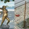 Estátua de Leila Diniz é furtada 11 dias após instalação na orla de Niterói; obra vale R$ 180 mil