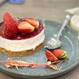 Torta gelada de morango sem açúcar: refrescante, cremosa e perfeita para os dias quentes