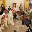 As desculpas de joelho que o Vaticano fez a povoado no Peru: 'Fizeram o que queriam conosco porque somos pobres'