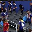 Japão repete tradição nas arquibancadas e protagoniza cena marcante na Copa do Mundo
