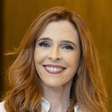 "Quem Ama Cuida": Deborah Evelyn usa colares de até R$ 398 para compor o estilo elegante de Carmita
