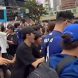 Japoneses celebram empate 'invadindo' famoso cruzamento em Tóquio e liberam após sinal abrir