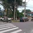 Motociclista fica ferido em acidente na Avenida Oscar Pereira, em Porto Alegre