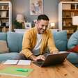 Simpatia com vela e mel promete atrair emprego e prosperidade
