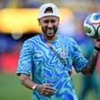 Neymar faz 1º treino em campo após convocação, mas ainda sem bola