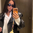 Sabrina Sato brinca com comprimentos em look P&amp;B fashion e usa cap toe, calçado criado nos anos 50 por Chanel
