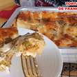 Torta aberta de frango com um recheio incrivelmente cremoso e uma massa bem leve