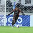 Goleiro do Paysandu cumpre promessa após título da Copa Verde