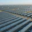 China fabricou mais painéis solares em um ano do que o planeta consegue absorver: agora, o mercado está se autodestruindo