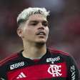Santos desiste de Ayrton Lucas e mira lateral da Copa do Mundo para reforçar elenco