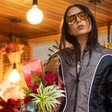 Jade Picon se rende aos tons terrosos: 'descobri hoje uma paixão: meia-calça marrom'