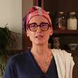 Acho cebola crua insuportável, mas Paola Carosella me ensinou uma deliciosa receita sopa de cebola para aquecer os dias frios; o truque de chef é colocar limão e cachaça