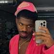 Após sumiço e reabilitação, Lil Nas X quebra o silêncio e anuncia retorno à música