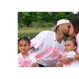 Encontro de grávidas! À espera do 5º filho de Neymar, Bruna Biancardi leva mão à barriguinha de gravidez em passeio na Disney com irmã e amiga