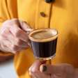 O que acontece com o corpo quando se para de tomar café todos os dias?