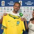 Harry Kane recebe camisa da Seleção autografada por Ronaldo: 'Um dos maiores da história'