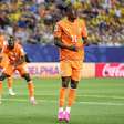 Liverpool prepara oferta de R$ 593 milhões para contratar Yan Diomandé