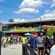 Mar de camisas amarelas toma a Filadélfia antes de Brasil x Haiti pela Copa