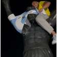 Maldição de Filadélfia: torcedor brasileiro veste estátua de Rocky Balboa com camisa da Argentina