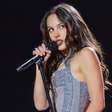 Olivia Rodrigo diz que já "sentiu o cheiro" de fãs usando fraldas na grade de seus shows