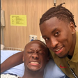 Após quebrar a perna, Koné registra foto na cama de hospital