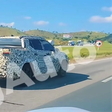 Picape da Toyota baseada no Corolla Cross aparece em testes e mira Fiat Toro e Ford Maverick