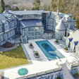 'Castelo' de R$ 55 milhões alugado por Vini Jr. nos EUA é inspirado em Palácio de Inverno russo; veja