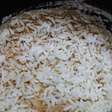 Eu aposto que você nunca pensou em salvar o arroz queimado assim, mas esse de chef profissional vai salvar o seu prato!