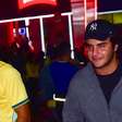 Suposto namorado de Ivete Sangalo assiste jogo do Brasil com filho da cantora; veja fotos