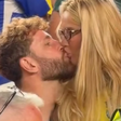 Amor na Copa: Karoline Lima e Léo Pereira trocam beijo na arquibancada e confirmam volta