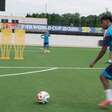 Lamine Yamal faz golaço de falta em treino da Espanha; assista